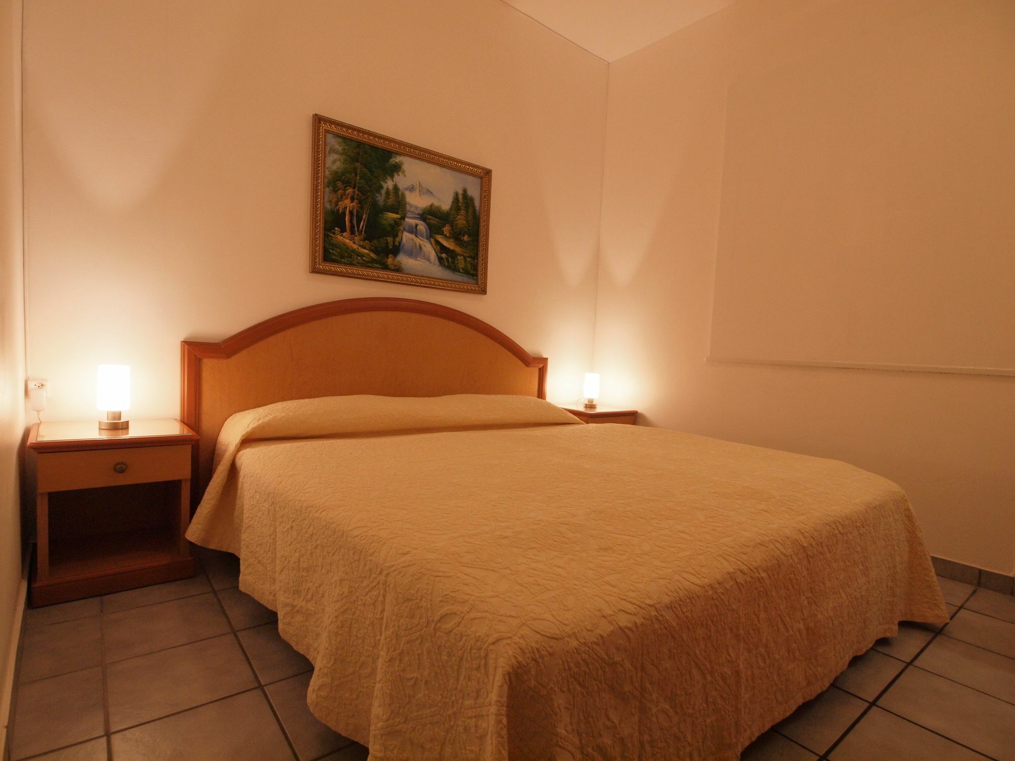 Easyrooms Dell'Angelo Locarno Bagian luar foto